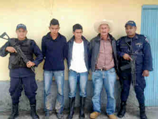 Capturan a presuntos integrantes de banda robaganado