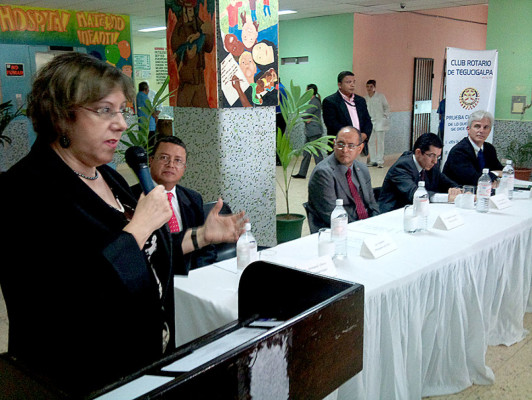 Entregan donación de equipo médico al Materno Infantil