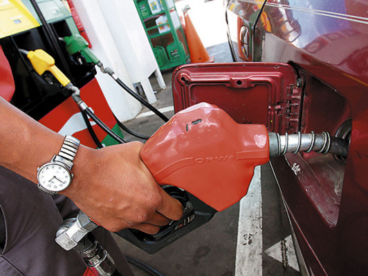 Combustible daña carros nuevos