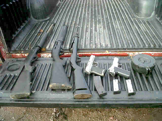 Armas prohibidas decomisan en allanamiento en Olancho