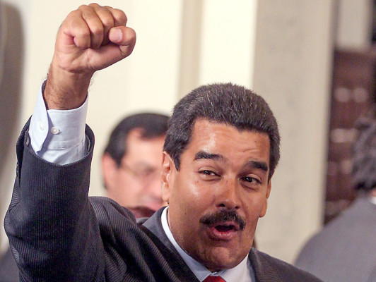 Maduro jura en nombre de Chávez como presidente