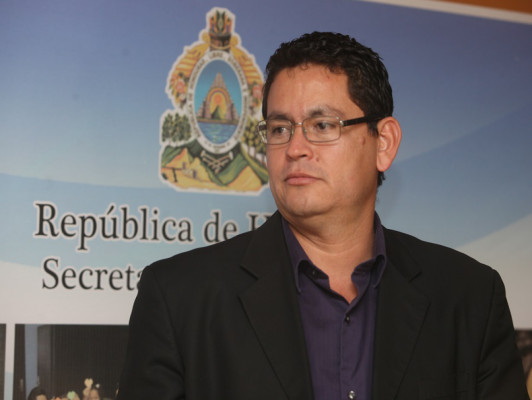 Gobierno lanza programa de alfabetización