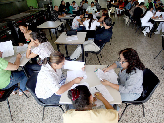 Más de 350 aspirantes a plaza en Hospital Escuela