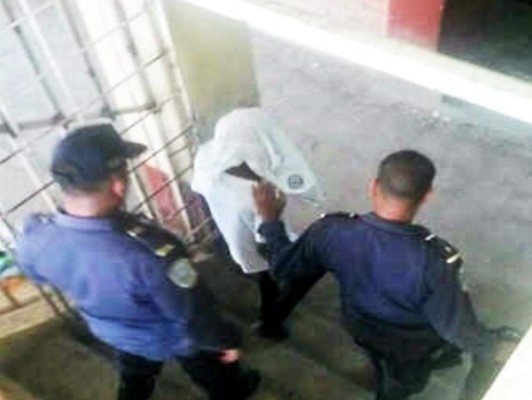 Niño de 14 años dispara contra compañera en Yoro