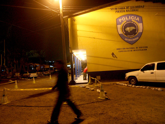 Detienen a cinco personas en operativo en Ticamaya