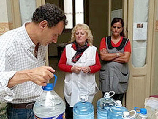 Alcalde de ciudad inundada escandaliza en Twitter