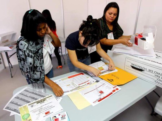 Conteo de votos en el nivel presidencial avanza a paso de tortuga; Nasralla lleva la ventaja