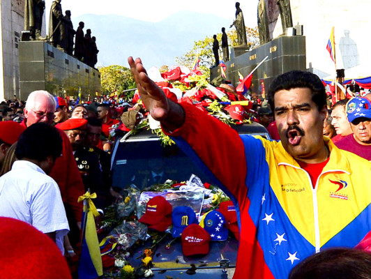 Maduro firma primer decreto como presidente de Venezuela