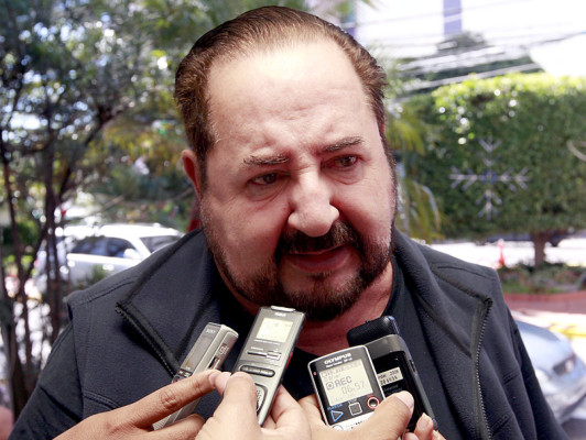 Adolfo Facussé acusa a Lobo de robar canal 8