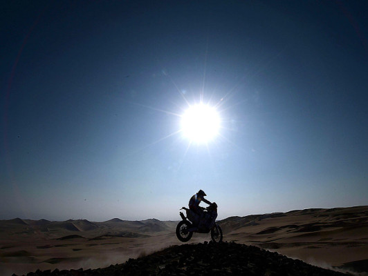 Combate de estrellas en el desierto peruano