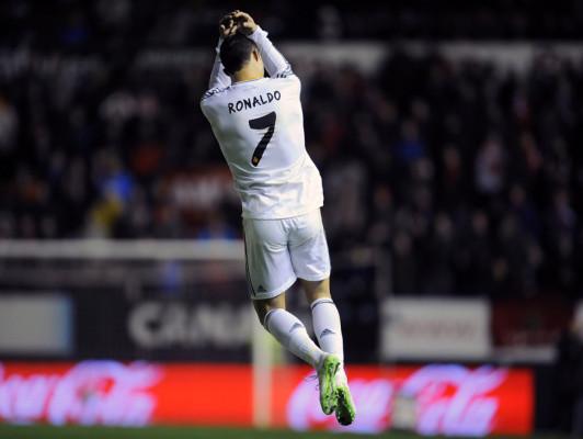 Cristiano Ronaldo celebra su Balón de Oro con gol