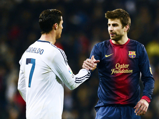 El saludo de Cristiano Ronaldo y Piqué