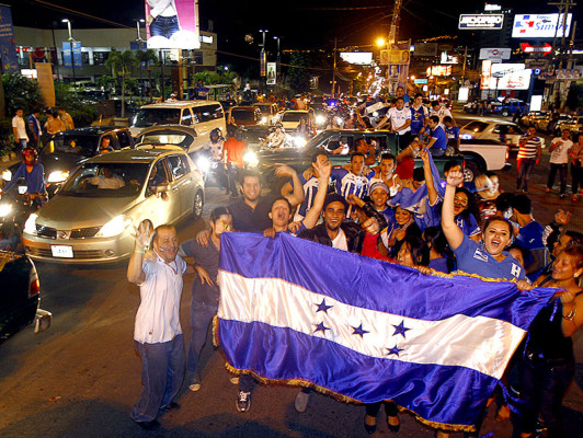 Limpian bulevar luego de celebración por clasificación al Mundial