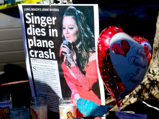 Homenajes espontáneos a Jenni Rivera en México y Estados Unidos