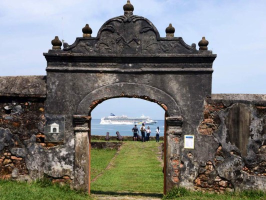 Honduras: Enorme crucero llega a Trujillo con más de 2,000 turistas