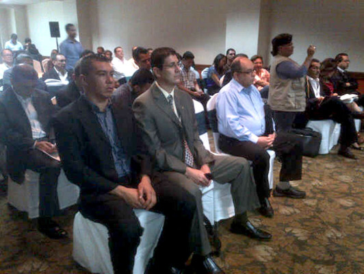 Ingenieros presentan propuesta a partidos políticos