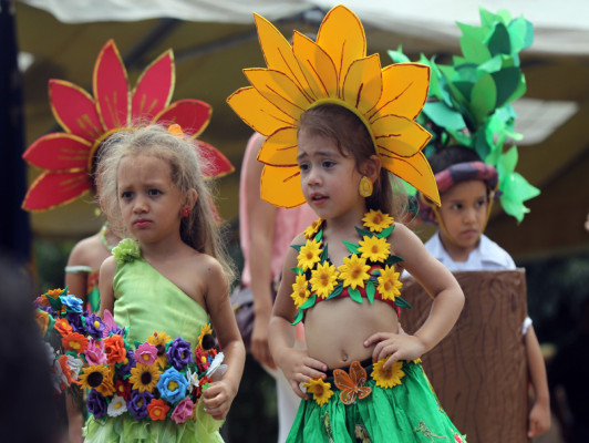 Niños enarbolan la defensa de la madre naturaleza