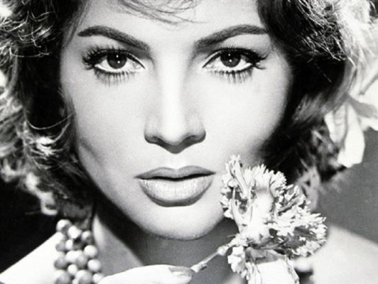 España despide a su diva Sara Montiel