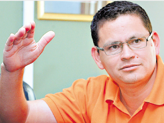 Escoto denuncia campaña sucia en su contra