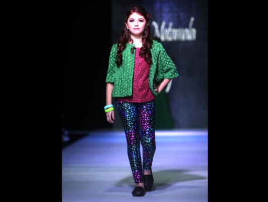 Lentejuelas llenan de brillo la pasarela de la SFW Honduras