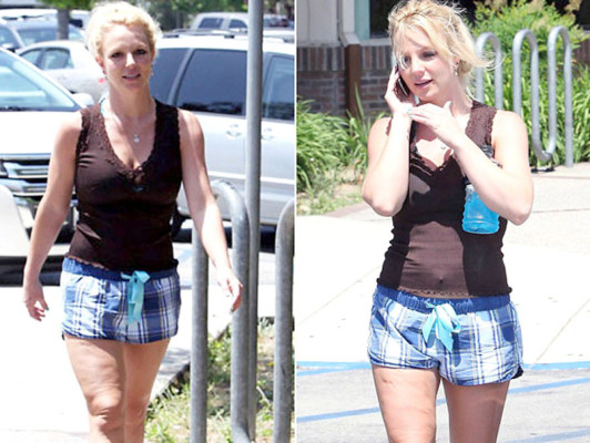 Britney Spears modela sus piernas con celulitis