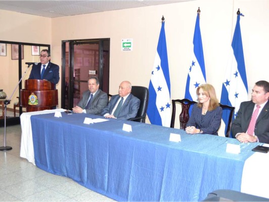 Honduras: Exhiben tratados firmados por Lincoln y la reina Victoria