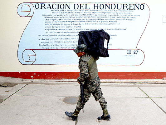 Trasladan maletas electorales en Distrito Central