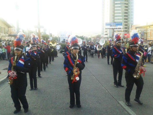Honduras: Colorido desfile de carrozas