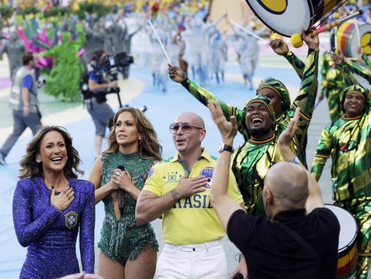 El show mundialista de JLo, Claudia Leitte y Pitbull