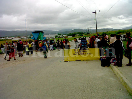 Presidente de Honduras ordena militarizar PN