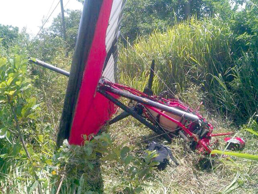 Dos heridos en accidente de avión ultraligero