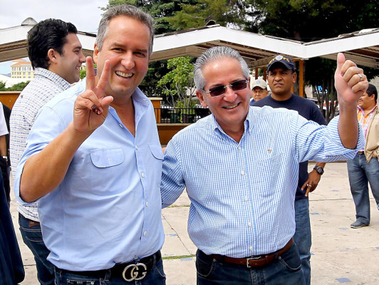 Expresidentes de Honduras marcan su voto