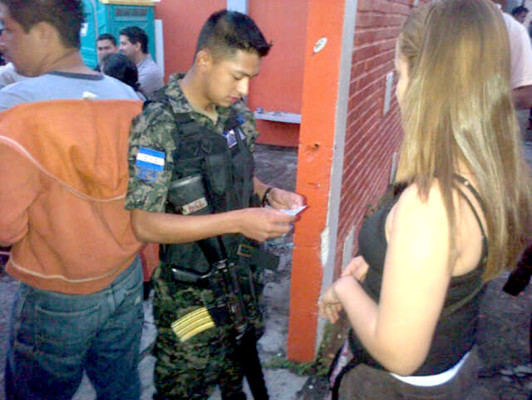 Honduras: Ambiente festivo previo a inicio de votación