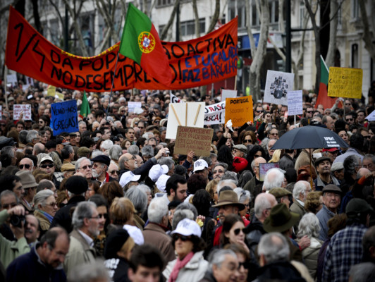 Decenas de miles de personas en la calle contra la austeridad