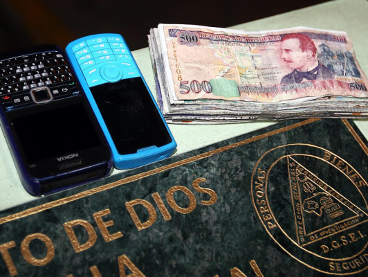 Capturan a hombre y mujer por extorsión