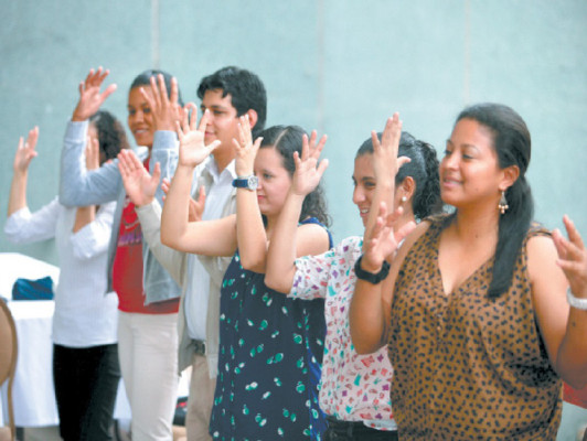 Sordomudos hondureños vencen el silencio con su fe en Dios