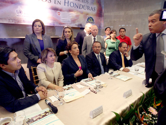 Por segunda vez, acto político termina en alboroto en Tegucigalpa