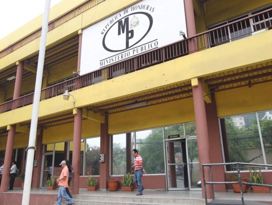 Emiten alerta migratoria para altos funcionarios del Seguro Social