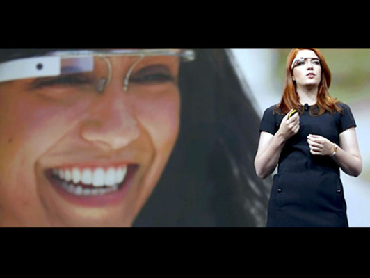 Crean un fondo para desarrollar las gafas futuristas de Google