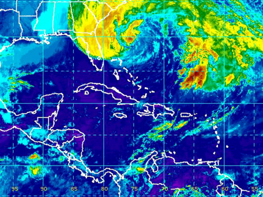 Sandy recobra fuerza de huracán en trayectoria al este de EE UU