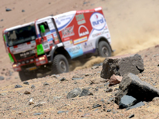 Combate de estrellas en el desierto peruano