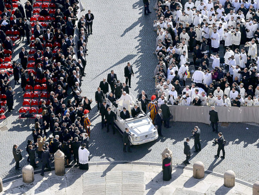 FOTOS: La multitudinaria asunción del Papa Francisco