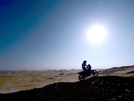 Combate de estrellas en el desierto peruano