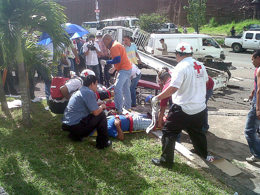 Al menos siete heridos en accidente en el anillo periférico