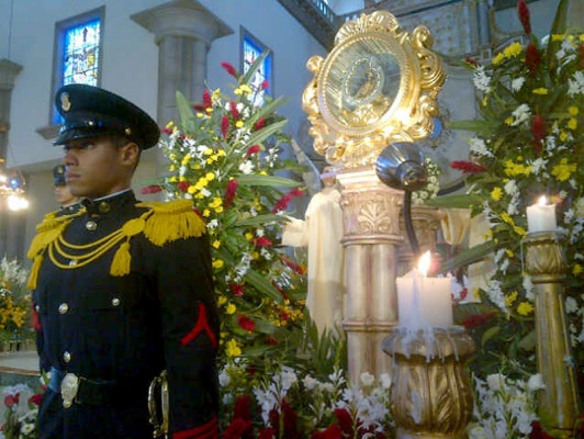 FF AA rinden tributo a Patrona de Honduras