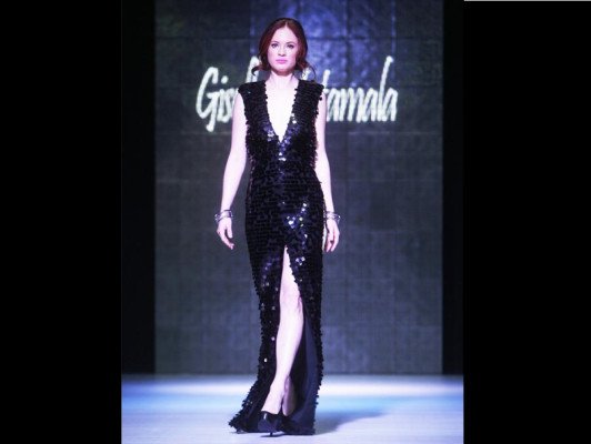 Lentejuelas llenan de brillo la pasarela de la SFW Honduras