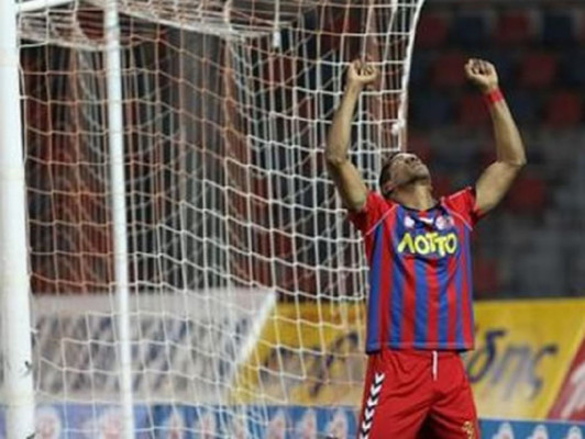 Carlo Costly marca doblete al Panathinaikos