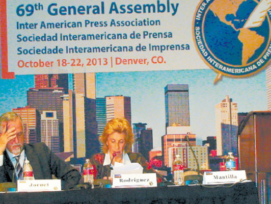 Piden enfrentar gobiernos que debilitan a la prensa