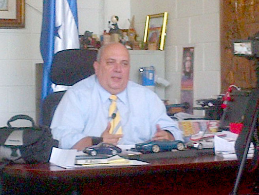 Director destituido ingresa al Central Vicente Cáceres