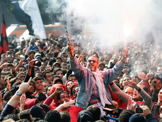 Corre la sangre en Egipto tras condenas a muerte por tragedia en estadio